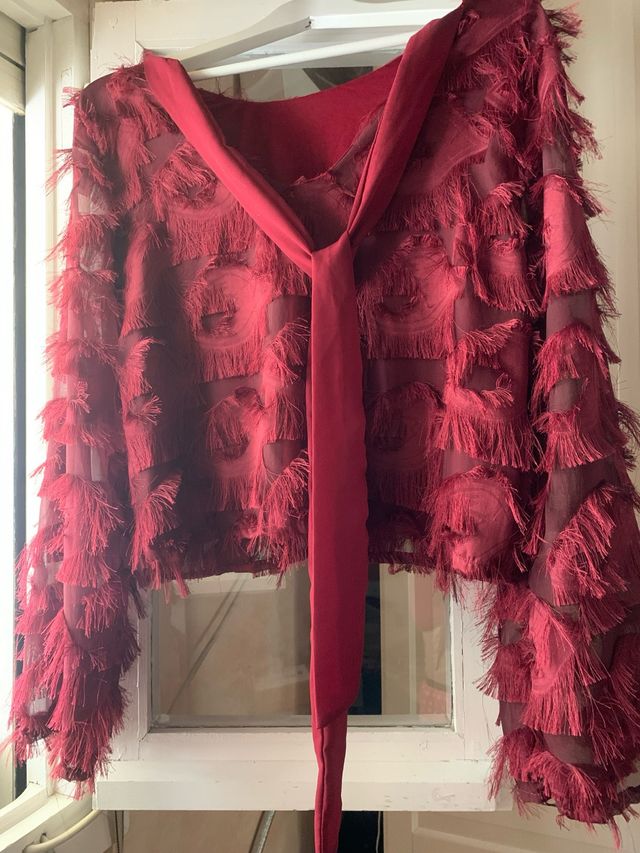 Blusa burdeos con flecos