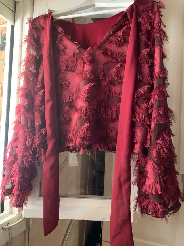 Blusa burdeos con flecos