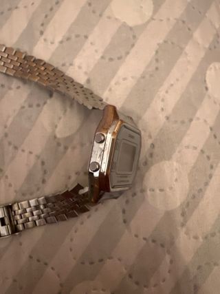 Reloj Casio vintage plateado 