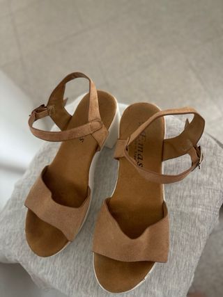 Sandalias plataforma blancas y marrón