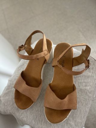 Sandalias plataforma blancas y marrón