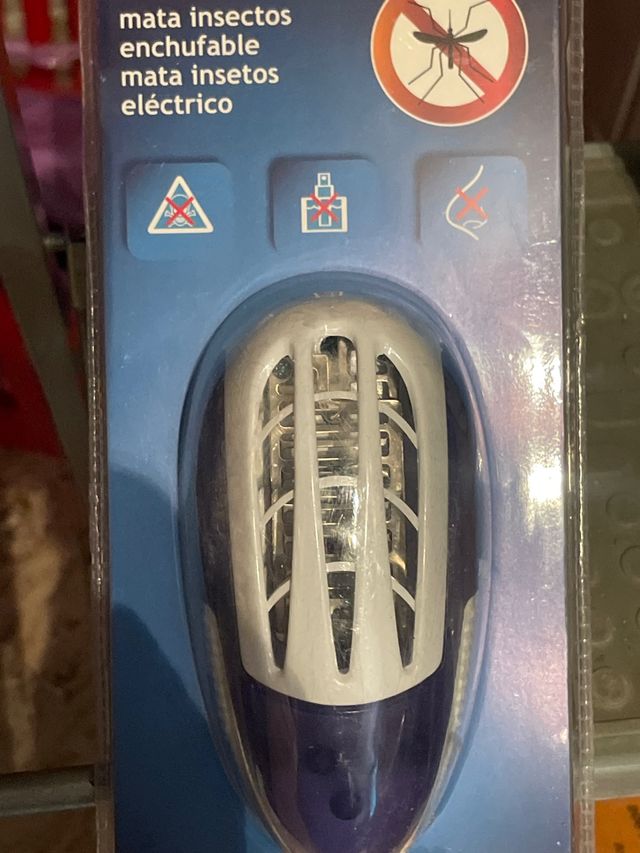 Mata insectos enchufable eléctrico