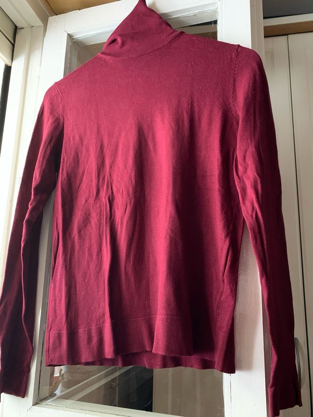 Jersey cuello alto burdeos