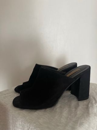 Sandalias negras tacón alto