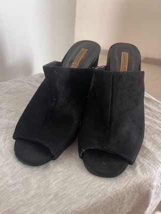 Sandalias negras tacón alto