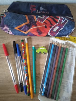 Set scuola: penne, matite, astuccio