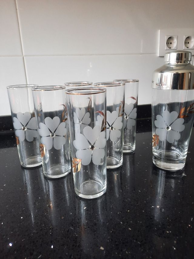 Juego vasos + coctelera vintage