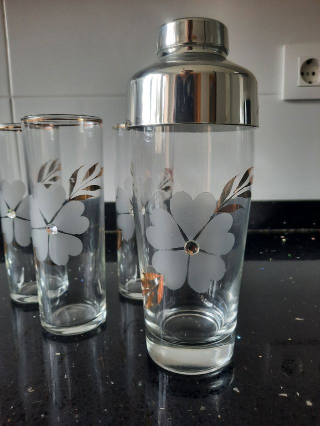 Juego vasos + coctelera vintage
