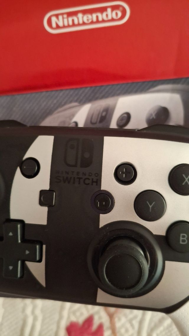 Controle Nintendo Switch Pro - Preto/Branco