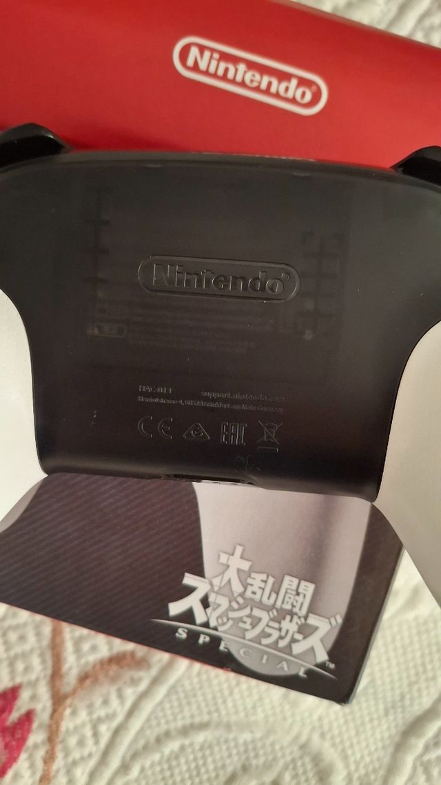 Controle Nintendo Switch Pro - Preto/Branco