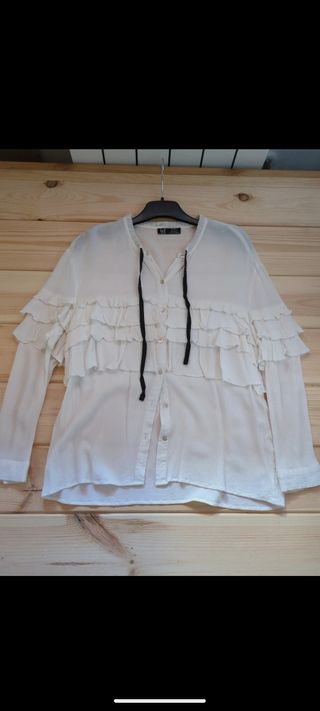 Blusa Zara blanca volantes
