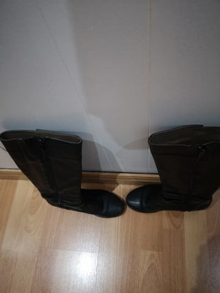 Botas altas negras piel