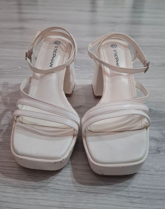 Sandalias blancas Stephan con plataforma