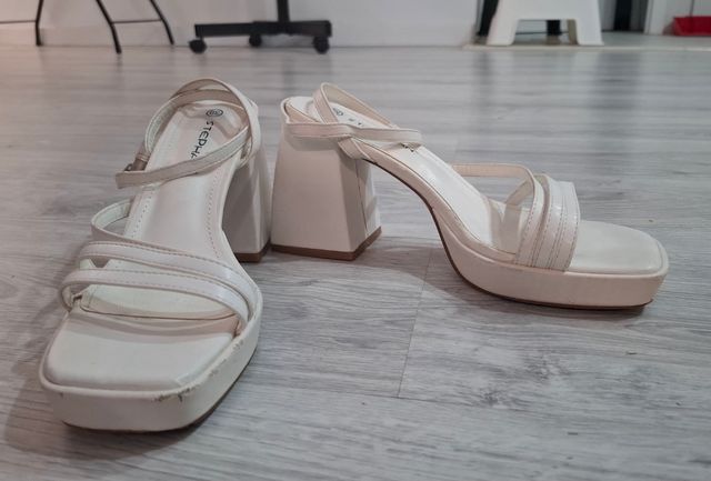 Sandalias blancas Stephan con plataforma