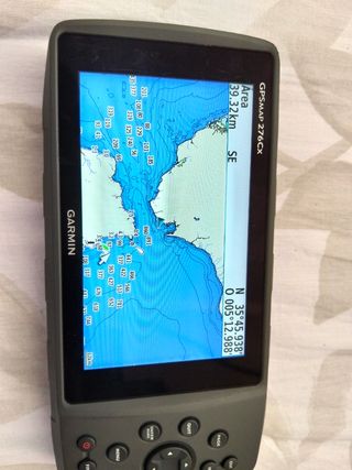 GPS Garmin 276Cx - GPSMAP  tiene cargador  