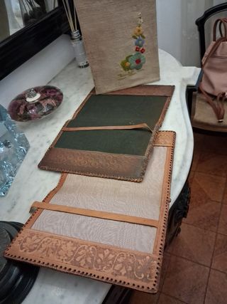 Tapas de libros antiguas: Piel y tela
