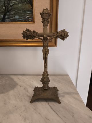 Cruz de altar antigua