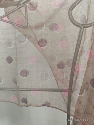 Fular estampado beige y rosa