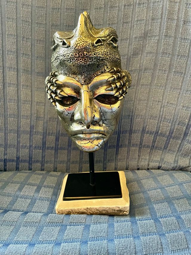 Máscara Escultura Reptil