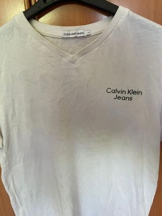 Camiseta Hollister blanca V-cuello