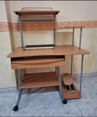 Scrivania PC legno chiaro