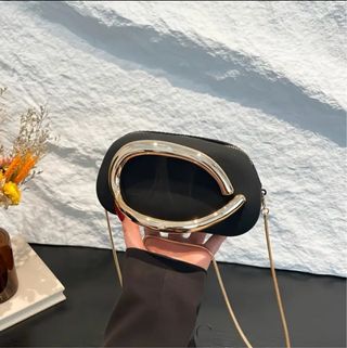 Mini borsa a tracolla nera e oro
