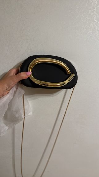 Mini borsa a tracolla nera e oro