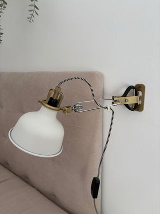 Dos Apliques de Pared - Dorado y Blanco