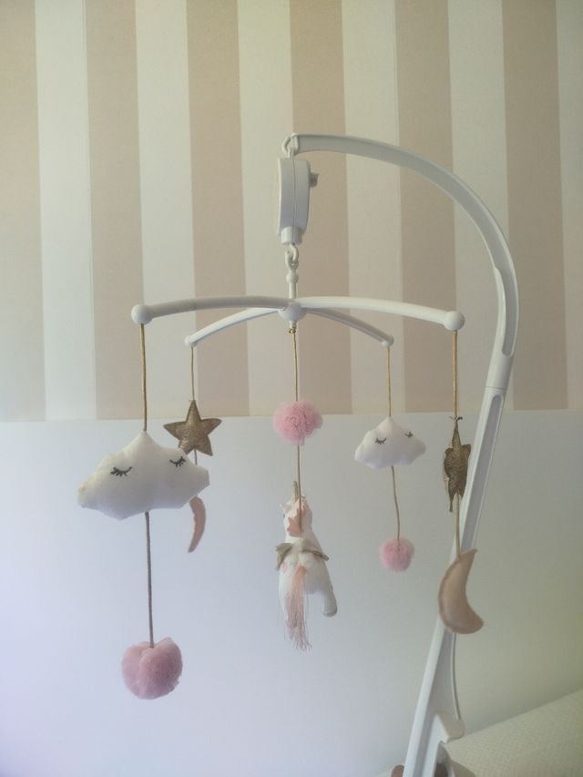 Móvil cuna unicornio