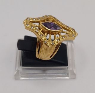 Anillo piedra lila oro 18k, 8,16gr. Ref. G-982.