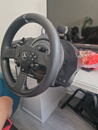 Volante Thrustmaster