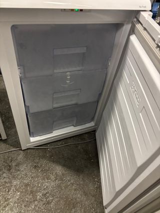 Congelador Beko No Frost Vertical como nuevo 120€