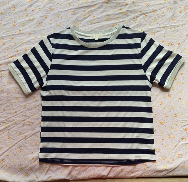 Maglietta a mezze maniche.