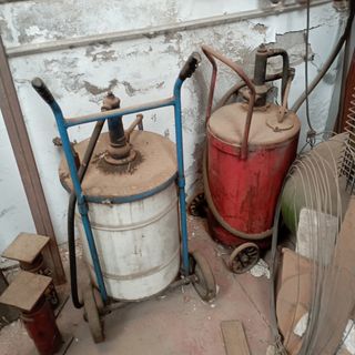 2 Bombas engrase antiguas