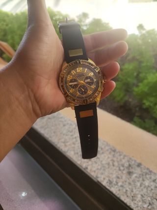 Reloj Guess dorado