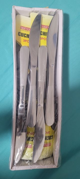 Cubiertos. Tenedores y cuchillos. 