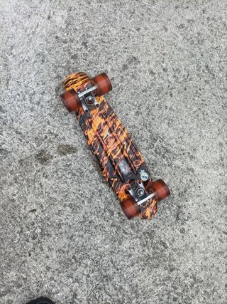 Skateboard con diseño fuego