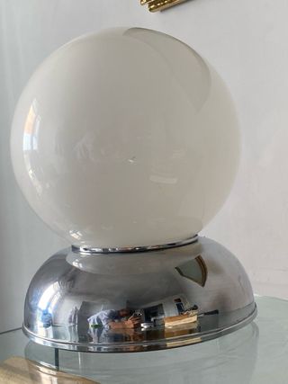 Lámpara de diseño  opalina  base cromada . 70’s