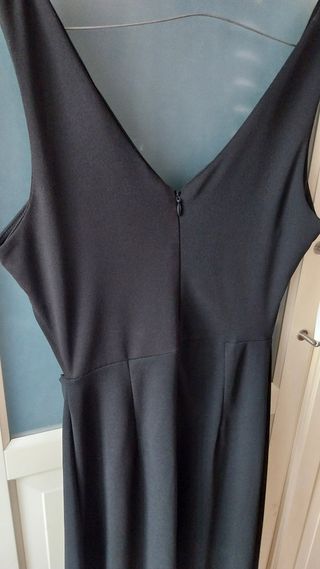 Vestido negro largo, abertura lateral