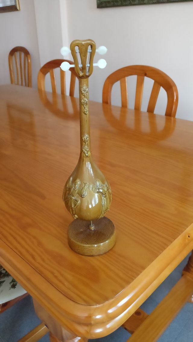 Guitarra griega de juguete, con música de Grecia