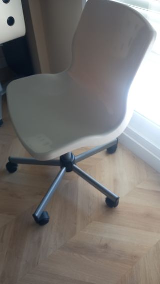 Silla giratoria Ikea blanca