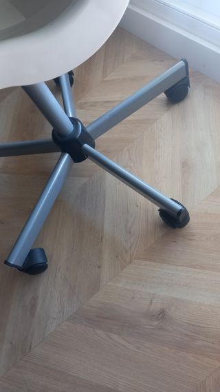 Silla giratoria Ikea blanca