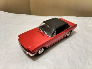 Ford Mustang Convertible no Bburago 