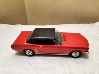 Ford Mustang Convertible no Bburago 