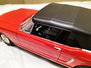 Ford Mustang Convertible no Bburago 