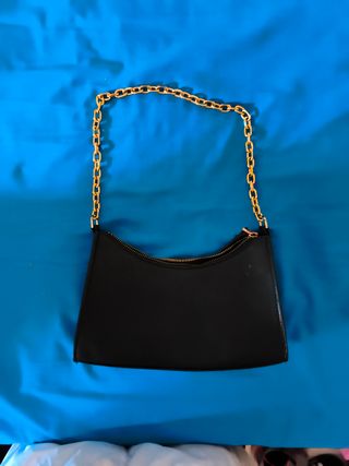 Bolso bandolera negro cadena dorada