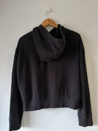 Sudadera The North Face negra cropped con capucha 