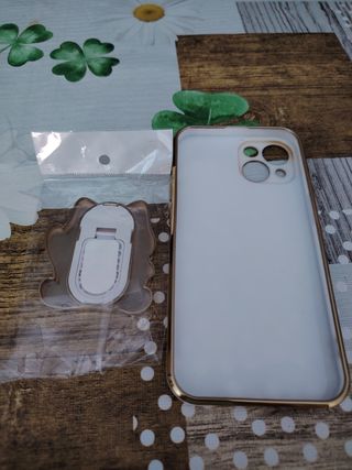 Funda iPhone 14 blanca con gato dorado
