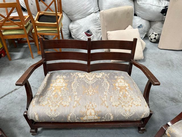 Sofá y sillones vintage de madera