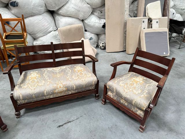 Sofá y sillones vintage de madera
